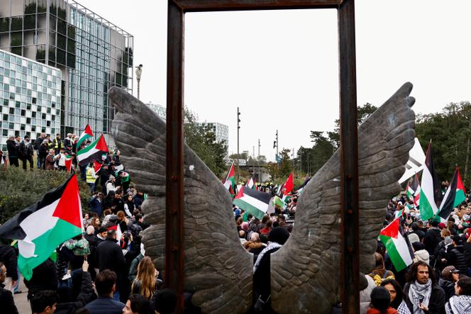 El espectáculo de la ayuda de Palestinans a Gaza a Gaza a la sede del Tribunal Mundial (ICC) en el mundo, los Países Bajos, 18 de octubre de 2023.