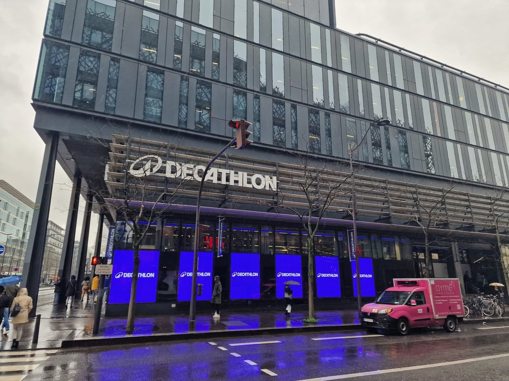 Guathlon's Guathlon's Guathlon Shops en París, y un nuevo logotipo