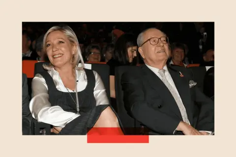 Alto Mr. Marine Poral Pen, izquierda, cerca de su padre Jean-Marie, a la derecha